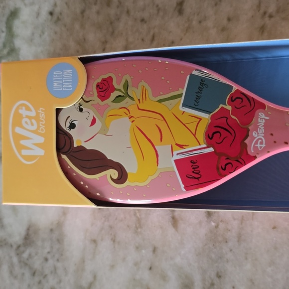 DISNEY PRINCESS BELLE WET BRUSH ORIGINAL DETANGLER - Picture 3 of 9